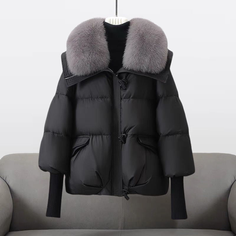 Schwarze kurze Damen-Steppjacke mit grauem flauschigem Kragen