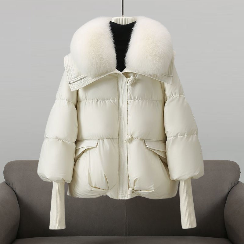 Kurze Damen-Steppjacke mit flauschigem Umlegekragen und Pattentaschen für den Winter, Ansicht 2
