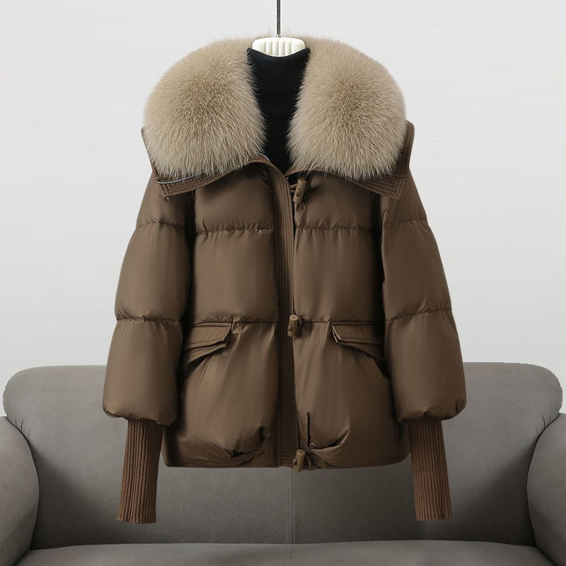 Kurze Damen-Steppjacke mit flauschigem Umlegekragen und Pattentaschen für den Winter, Ansicht 3