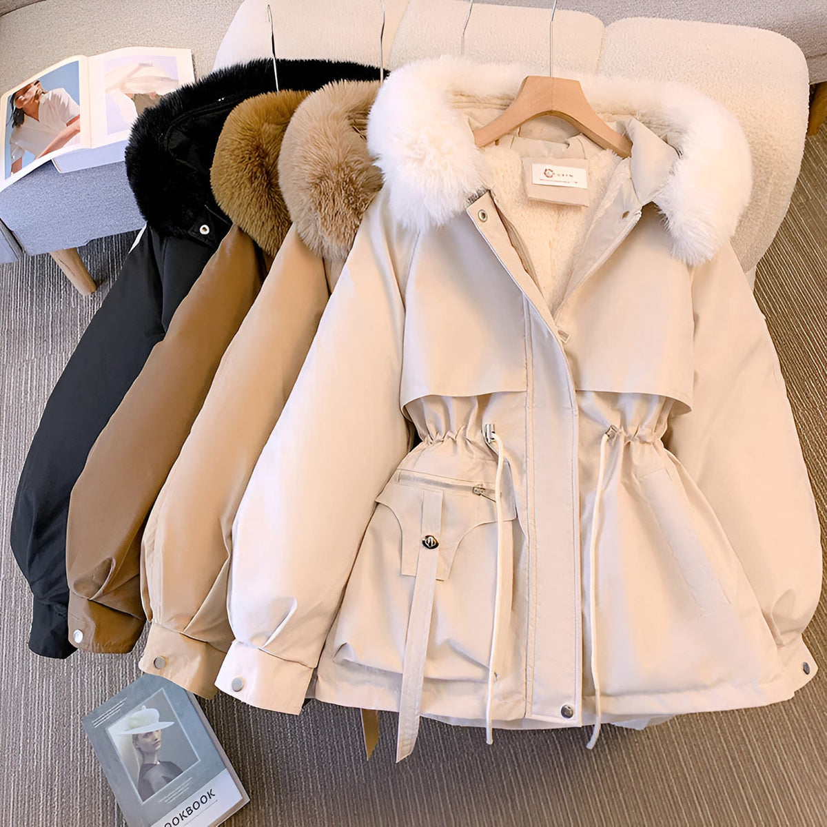 Kurze Damen-Winterjacke mit Kunstfellkapuze, Tunnelzug in der Taille und Plüschfutter, Ansicht 5