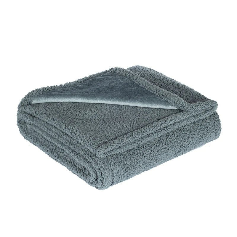 Kuscheldecke aus Teddyfleece mit wasserdichter TPU-Schicht zum Schutz von Bett und Sofa in Grau