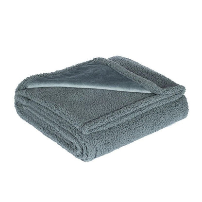 Kuscheldecke aus Teddyfleece mit wasserdichter TPU-Schicht zum Schutz von Bett und Sofa in Grau