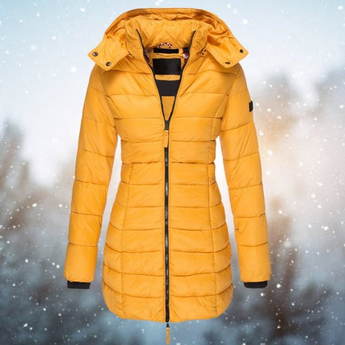 Lange Damen-Steppjacke mit Kapuze und Kammersteppung für kalte Wintertage in Gelb