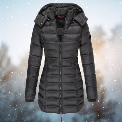 Lange Damen-Steppjacke mit Kapuze und Kammersteppung für kalte Wintertage in Schwarz
