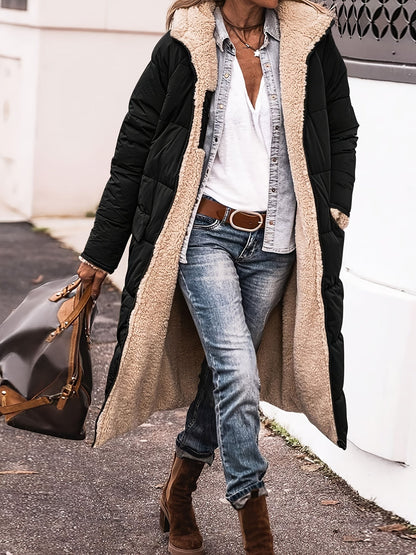 Lange Damen-Steppjacke mit Teddyfutter, Kapuze und tiefen Taschen für den Winter in Schwarz