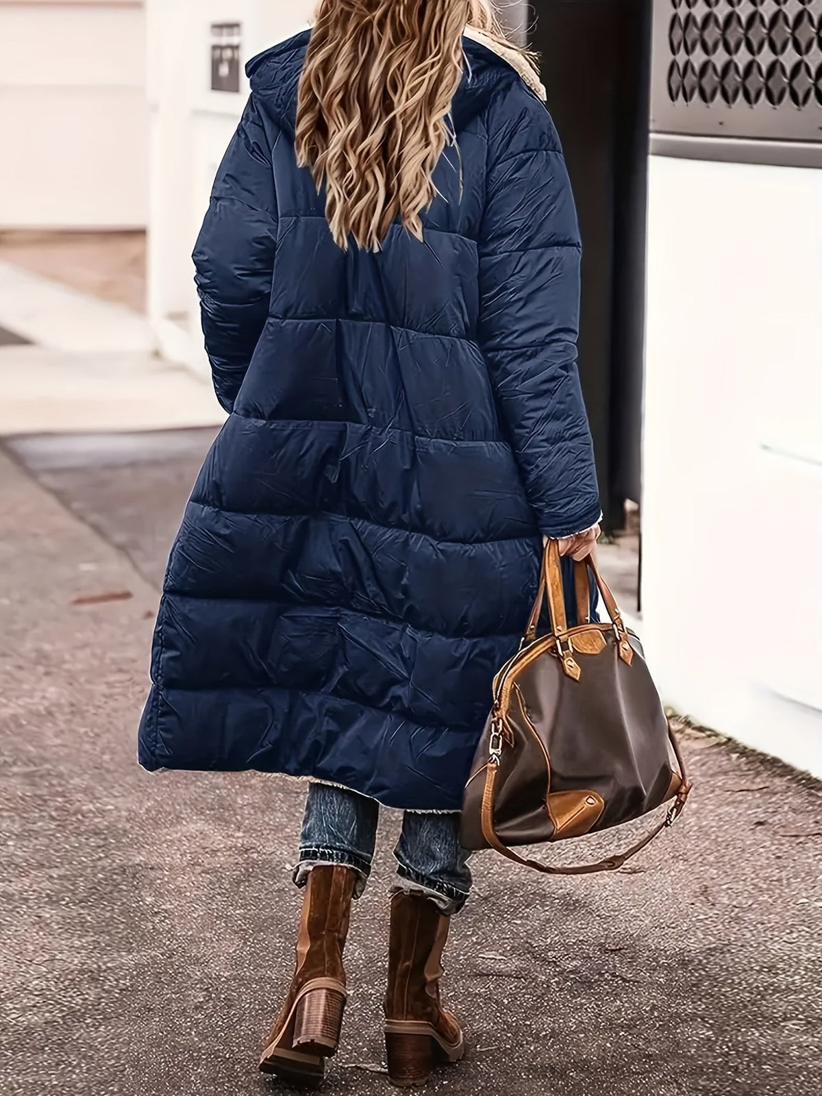 Lange Damen-Steppjacke mit Teddyfutter, Kapuze und tiefen Taschen für den Winter, Ansicht 9