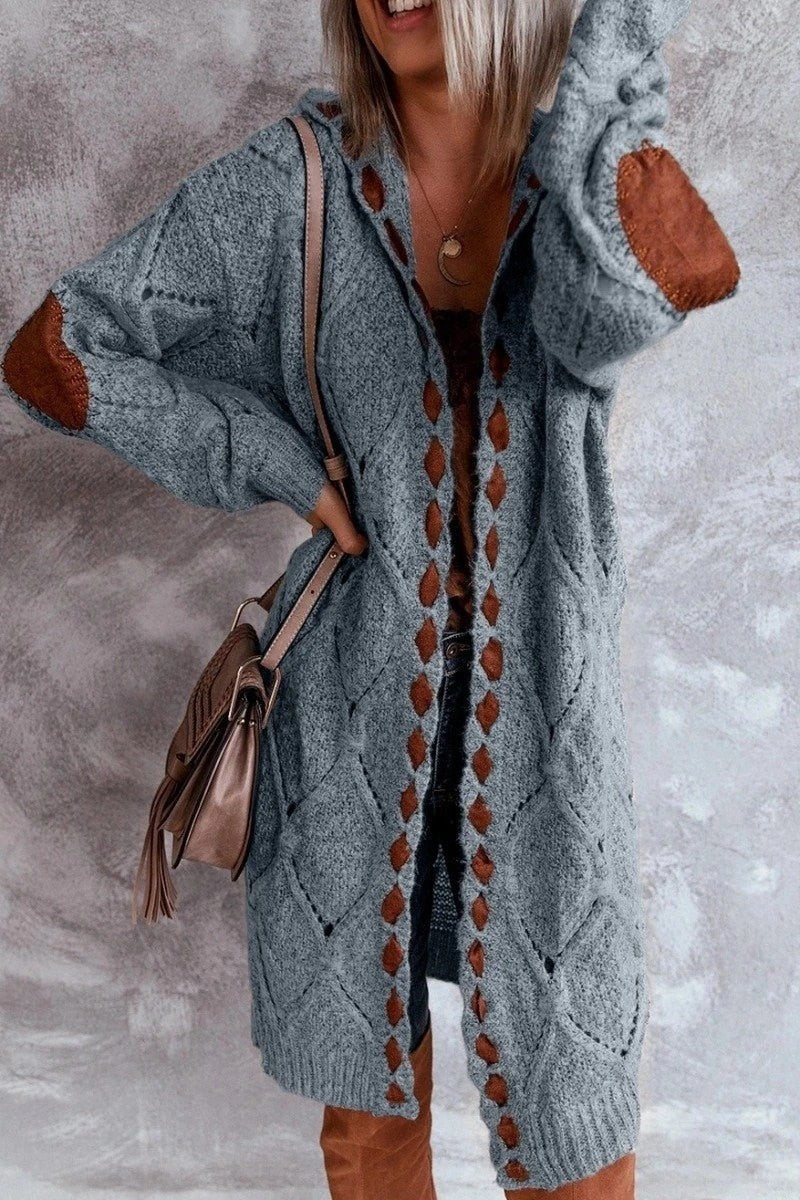 Lange Damen-Strickjacke aus Grobstrick mit Kapuze und Ellenbogen-Patches in Blau