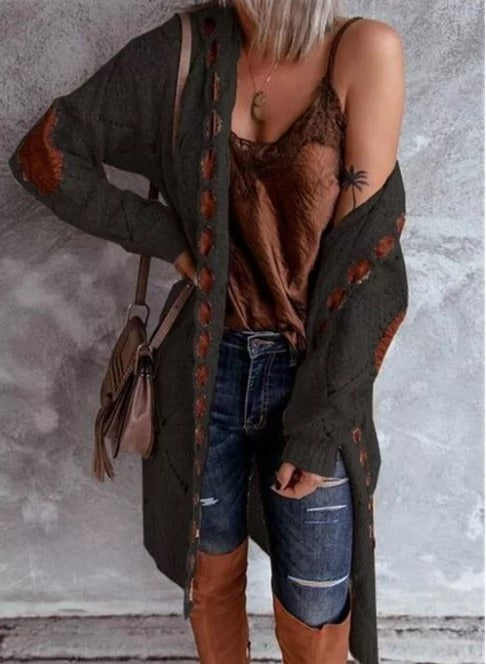 Lange Damen-Strickjacke aus Grobstrick mit Kapuze und Ellenbogen-Patches in Schwarz