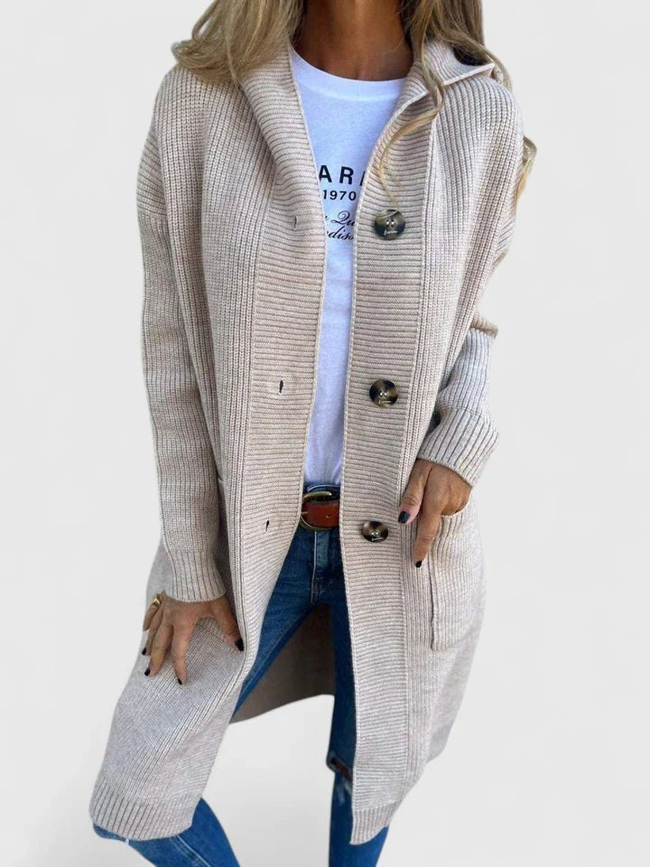 Lange Damen-Strickjacke mit Kapuze, Knopfleiste und tiefen Fronttaschen in Beige
