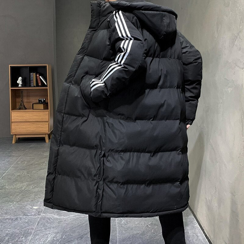 Lange Herren-Steppjacke mit fester Kapuze, Kontraststreifen und Vordertaschen für den Winter, Ansicht 3