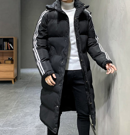 Lange Herren-Steppjacke mit fester Kapuze, Kontraststreifen und Vordertaschen für den Winter, Ansicht 5
