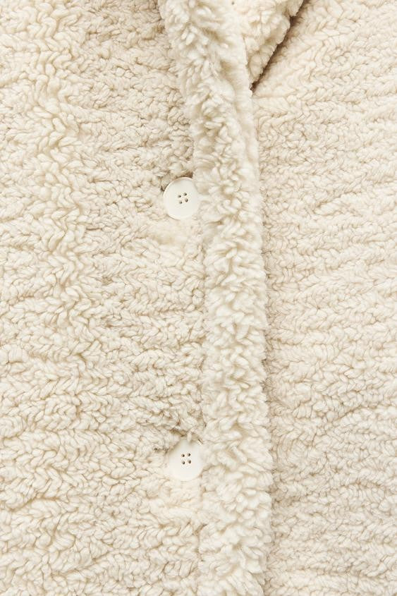 Langer Damen-Teddymantel mit Reverskragen, Knopfleiste und Eingrifftaschen, Ansicht 4