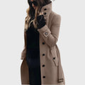 Langer Damen-Trenchcoat mit hohem Stehkragen, Knopfleiste, Ärmelriegeln und Gürtel