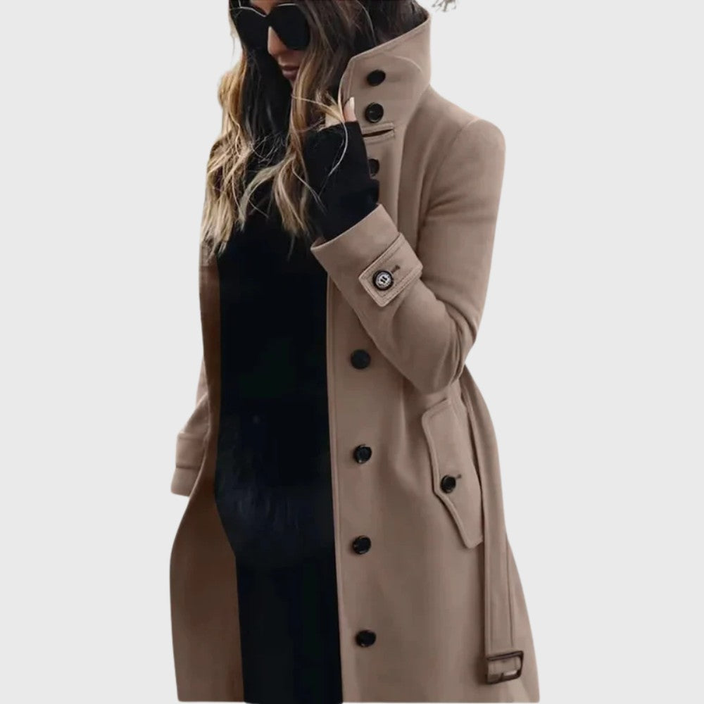 Langer Damen-Trenchcoat mit hohem Stehkragen, Knopfleiste, Ärmelriegeln und Gürtel in Beige