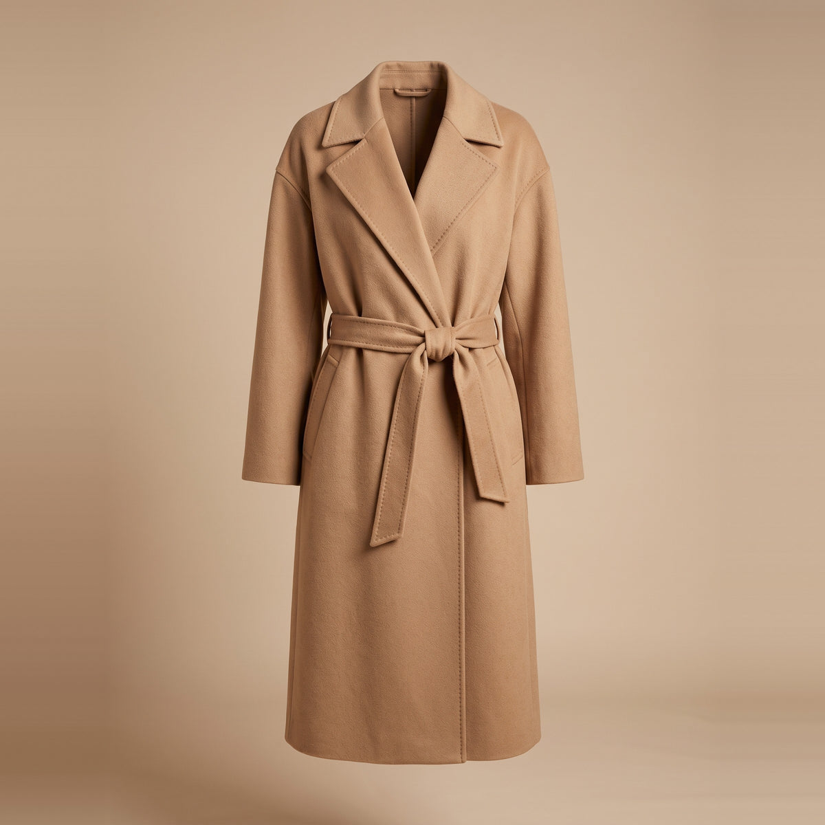 Langer Damen-Wickelmantel aus Wollmischung in Camel, Vorderansicht
