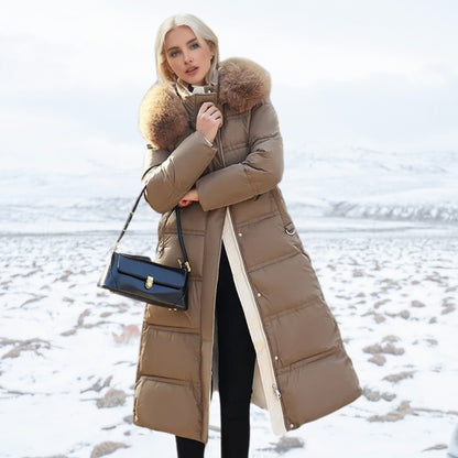 Langer Damen-Winterparka mit Fellkapuze, Bindegürtel und wasserabweisender Oberfläche in Braun