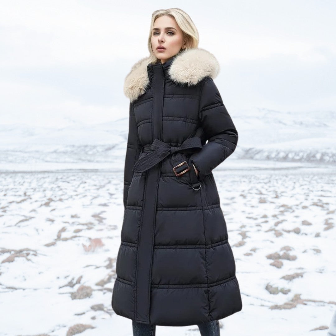 Langer Damen-Winterparka mit Fellkapuze, Bindegürtel und wasserabweisender Oberfläche in Schwarz-Weiß