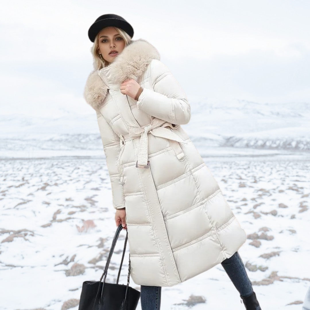Langer Damen-Winterparka mit Fellkapuze, Bindegürtel und wasserabweisender Oberfläche in Weiß-Beige