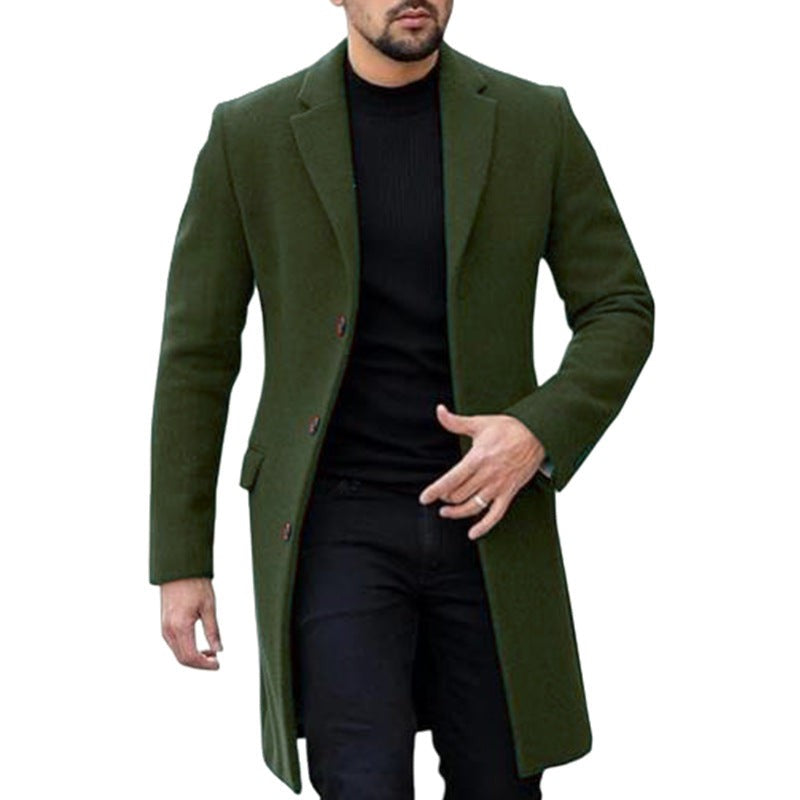 Langer Herren-Mantel mit Reverskragen, Knopfleiste und Pattentaschen für Büro und Winter in Grün