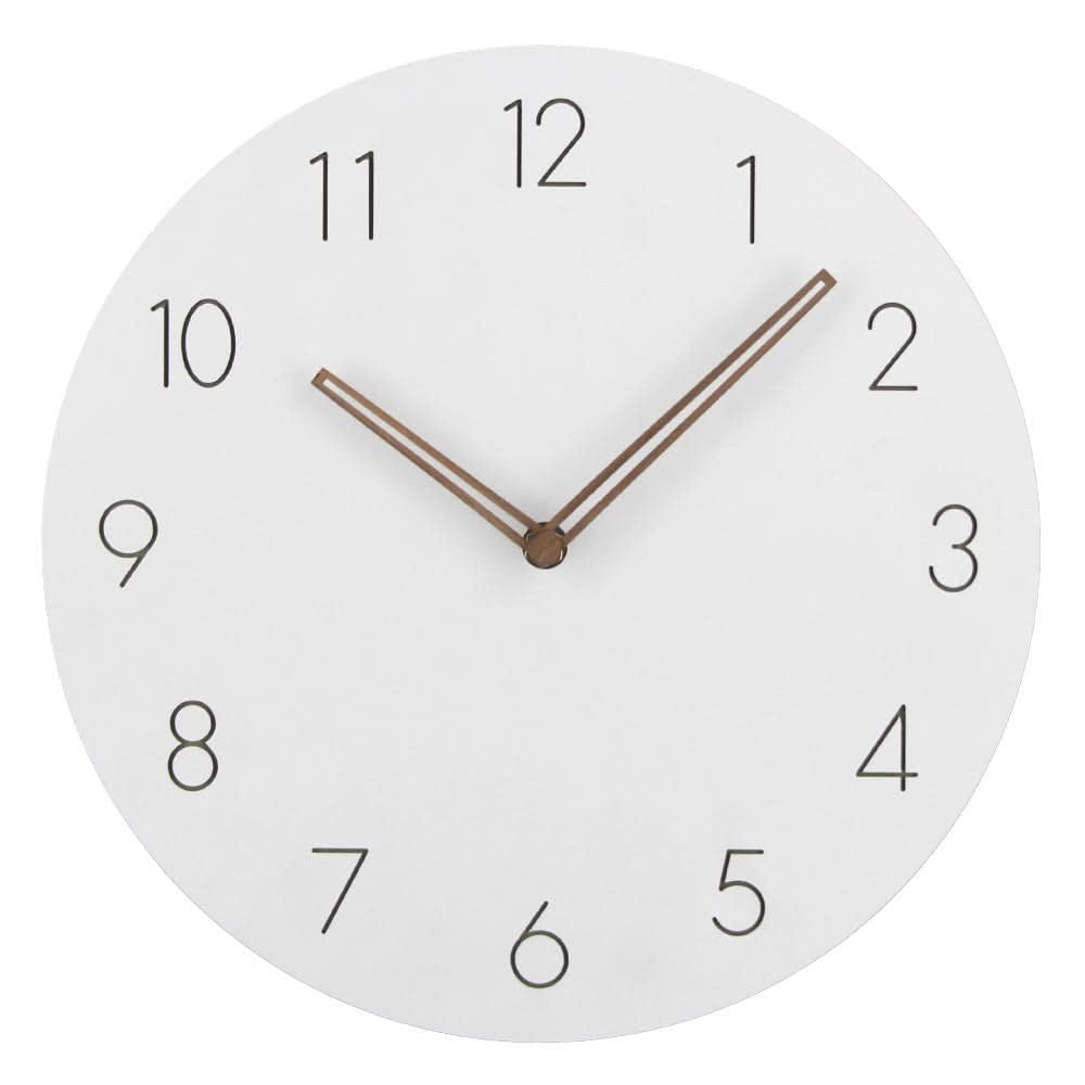 Lautlose Wanduhr aus MDF mit Zeigern aus Walnussholz im skandinavischen Design in Weiß