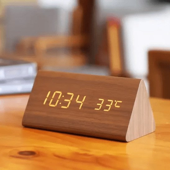 LED-Wecker aus Holz mit Geräuschsteuerung, dimmbarer Anzeige und USB-Anschluss, Ansicht 9