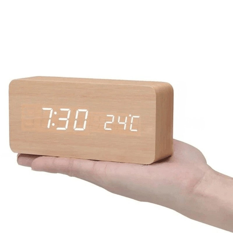 LED-Wecker aus Holz mit Geräuschsteuerung, dimmbarer Anzeige und USB-Anschluss in Holz hell, Quader