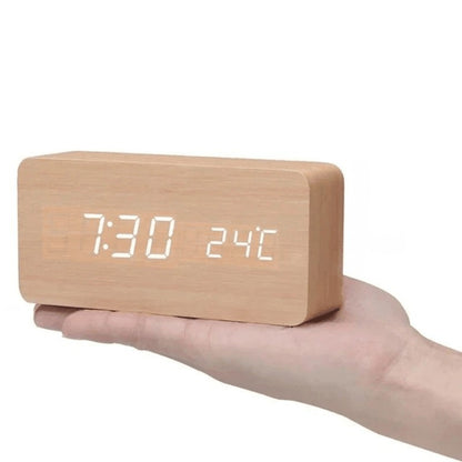 LED-Wecker aus Holz mit Geräuschsteuerung, dimmbarer Anzeige und USB-Anschluss in Holz hell, Quader