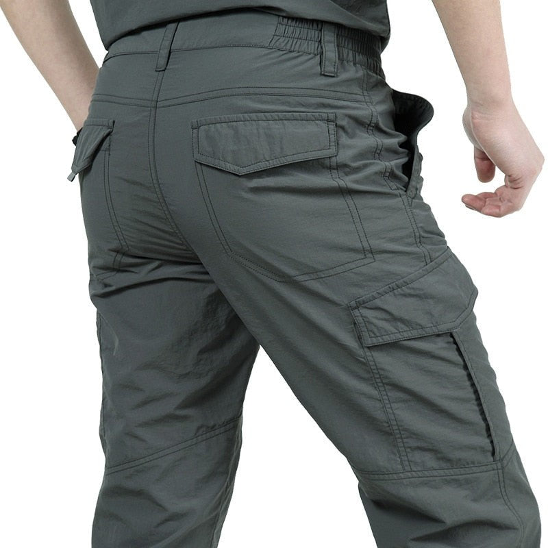 Leichte Cargohose für Herren aus atmungsaktivem Gewebe mit Pattentaschen, schnell trocknend und wasserabweisend in Grau
