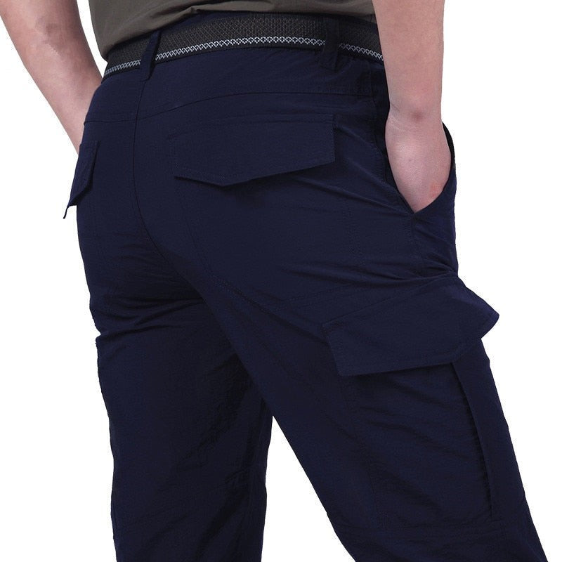 Leichte Cargohose für Herren aus atmungsaktivem Gewebe mit Pattentaschen, schnell trocknend und wasserabweisend in Dunkelblau