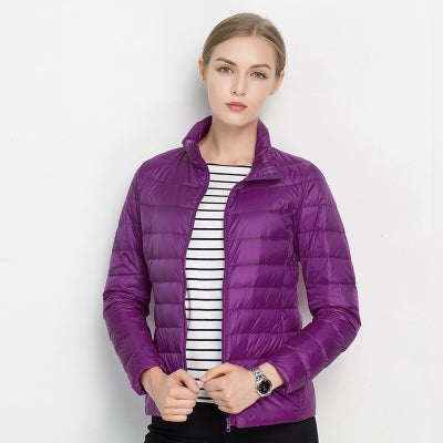 Leichte Damen-Daunenjacke mit Stehkragen, wasserabweisend und verstaubar in Lila