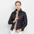Leichte Damen-Daunenjacke mit Stehkragen, wasserabweisend und verstaubar
