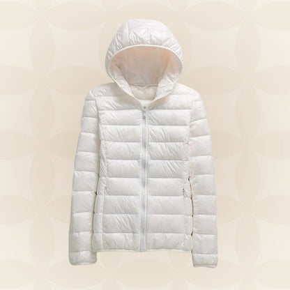 Leichte Damen-Steppjacke mit Kapuze und Reißverschluss für die Übergangszeit in Weiß
