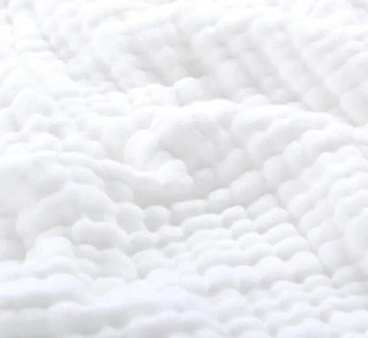 Leichte Musselin-Decke aus Baumwolle mit Knitterstruktur als Plaid für Sofa und Bett in Weiß