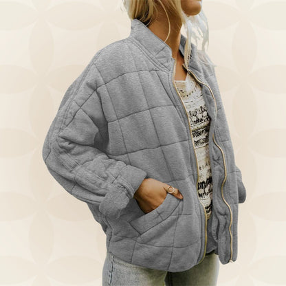 Lockere Damen-Steppjacke mit Stehkragen, Reißverschluss und tiefen Taschen in Grau