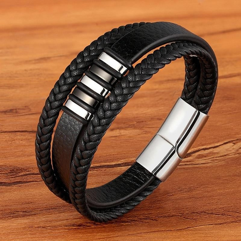 Mehrreihiges Herrenarmband aus geflochtenem Leder mit Magnetverschluss und Metallelementen, Ansicht 3