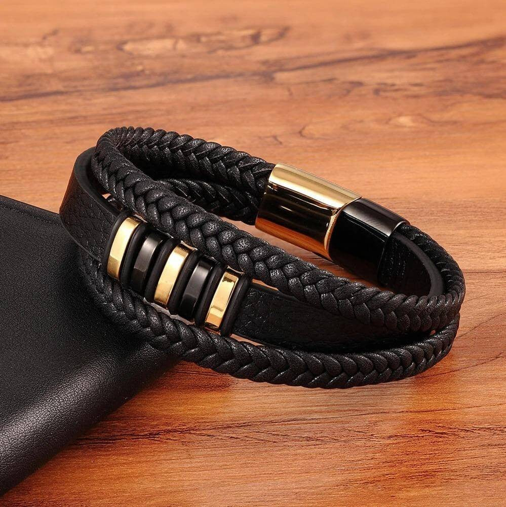 Mehrreihiges Herrenarmband aus geflochtenem Leder mit Magnetverschluss und Metallelementen, Ansicht 9