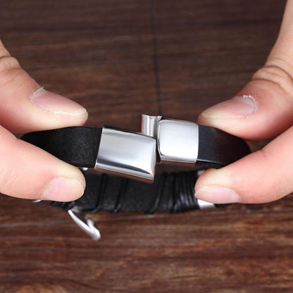 Mehrreihiges Herrenarmband aus geflochtenem Leder mit Magnetverschluss und Metallelementen, Ansicht 10