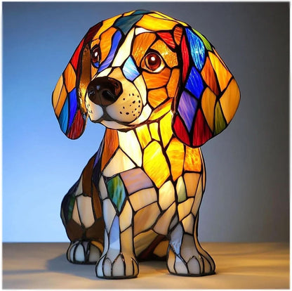 Beagle-Nachtlicht in bunter Buntglas-Optik auf einem Tisch