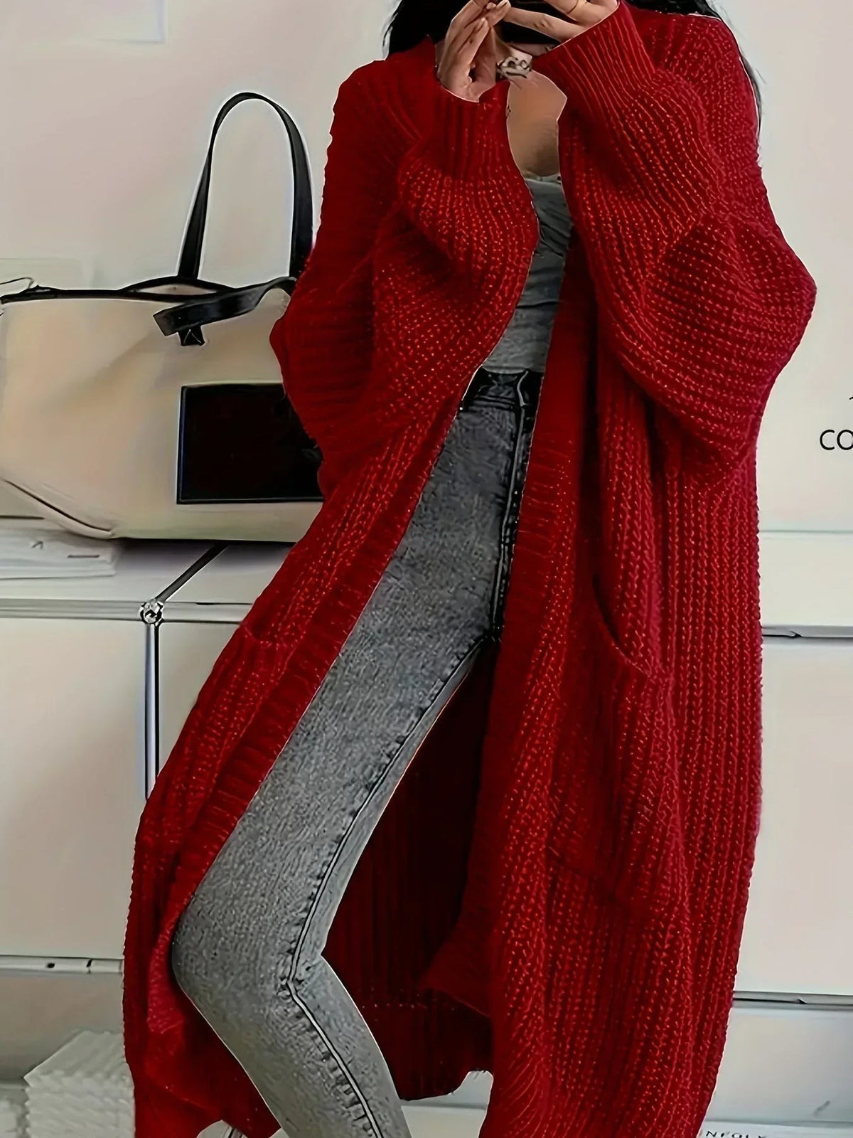 Oversized Damen-Longcardigan aus Grobstrick mit offener Front und aufgesetzten Taschen in Rot