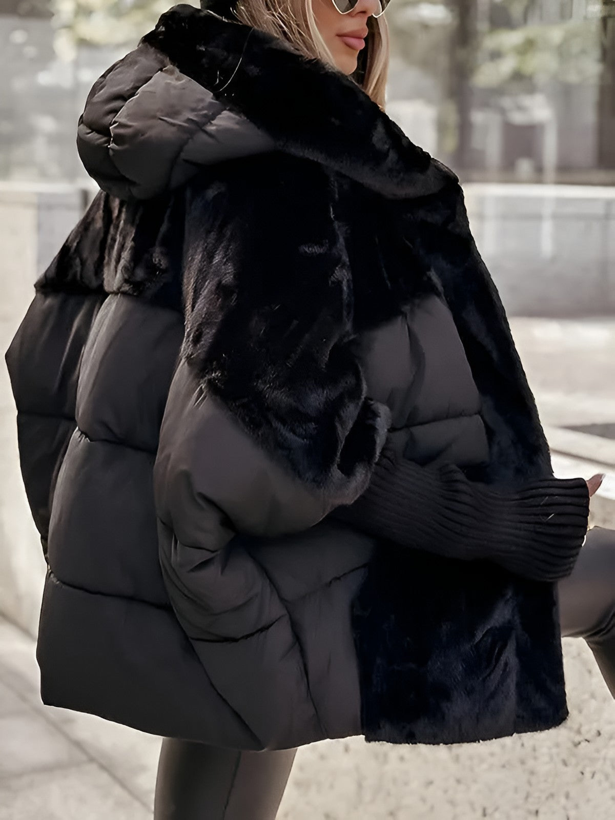 Oversized Damen-Steppjacke mit Kunstfellkapuze, Kunstfellfront und Strickbündchen für den Winter, Ansicht 5