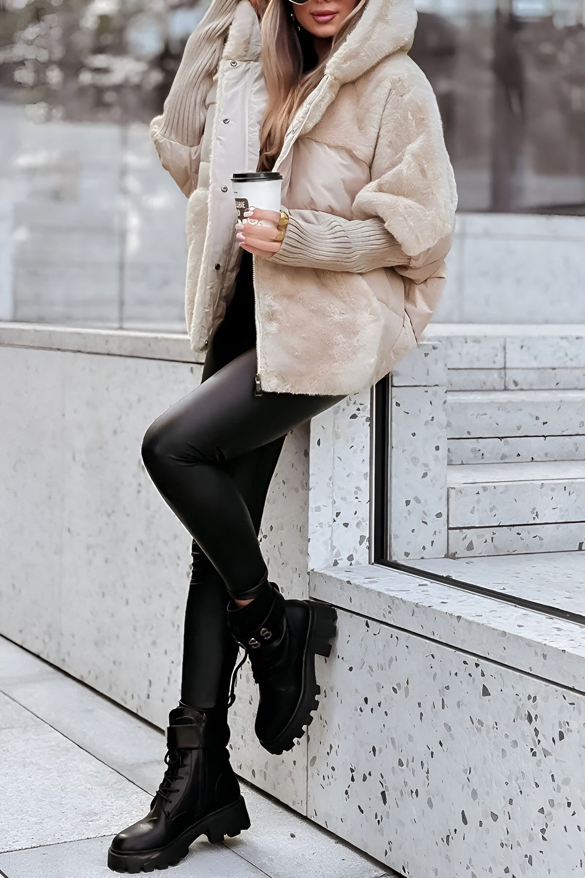 Oversized Damen-Steppjacke mit Kunstfellkapuze, Kunstfellfront und Strickbündchen für den Winter, Ansicht 8