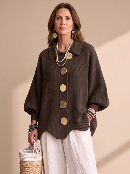 Oversized Damen-Strickjacke mit Ballonärmeln, Kragen und goldfarbenen Knöpfen in Mokka