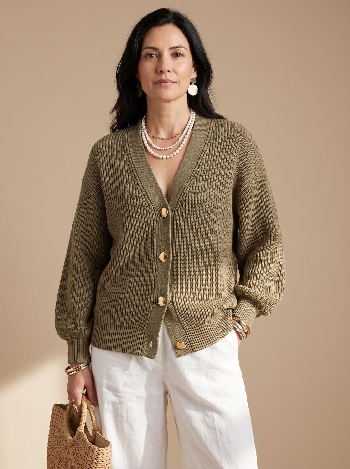 Oversized Damen-Strickjacke mit Ballonärmeln, Kragen und goldfarbenen Knöpfen in Khaki