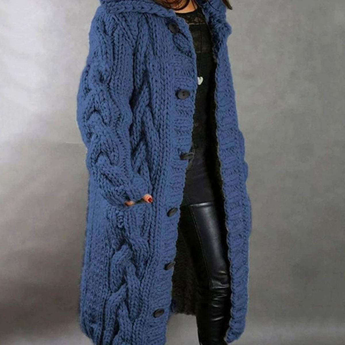 Oversized Damen-Strickjacke mit Zopfmuster, Kapuze und Taschen für Herbst und Winter in Blau