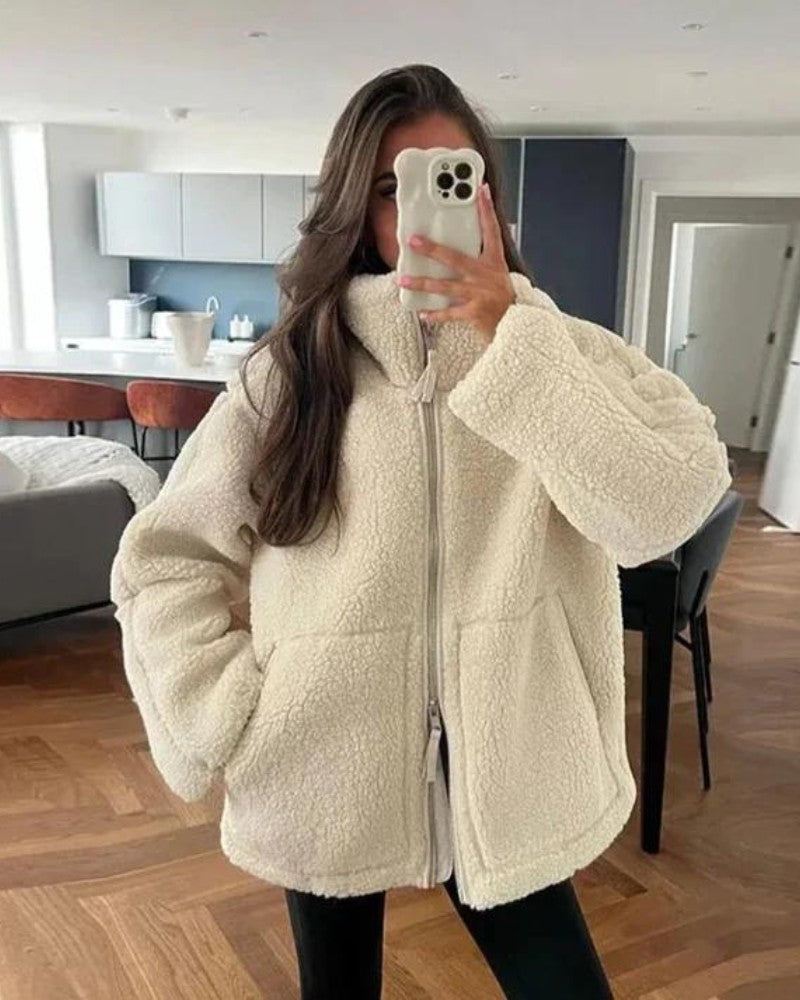Oversized Damen-Teddyjacke aus weicher Baumwollmischung mit Stehkragen und Reißverschluss in Weiß