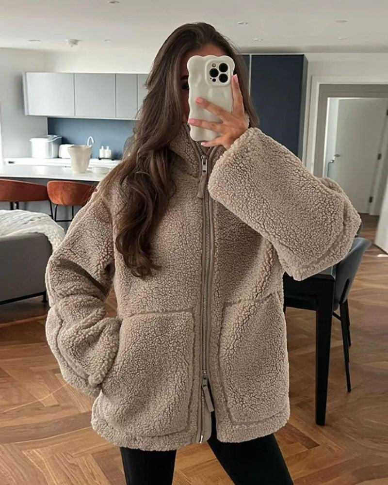 Oversized Damen-Teddyjacke aus weicher Baumwollmischung mit Stehkragen und Reißverschluss in Braun