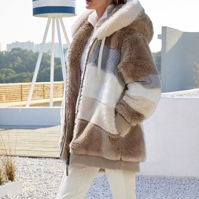 Oversized Damen-Teddyjacke mit großer Kapuze, Reißverschluss und Blockstreifen in Braun