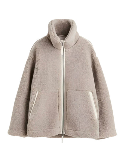 Oversized Damen-Teddyjacke mit Stehkragen, Reißverschluss und aufgesetzten Taschen in Hellbraun