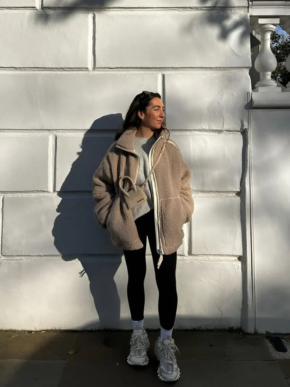 Oversized Damen-Teddyjacke mit Stehkragen, Reißverschluss und aufgesetzten Taschen, Ansicht 5