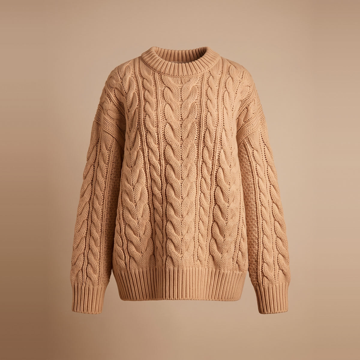 Oversized Damen-Zopfstrickpullover in Camel, Vorderansicht
